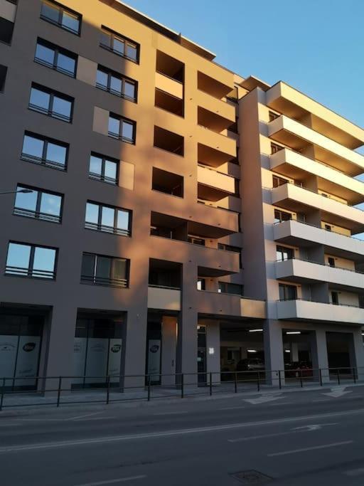 M&M1 Studio Apartment Near Center With Free Parking - Ac Kosice Ngoại thất bức ảnh
